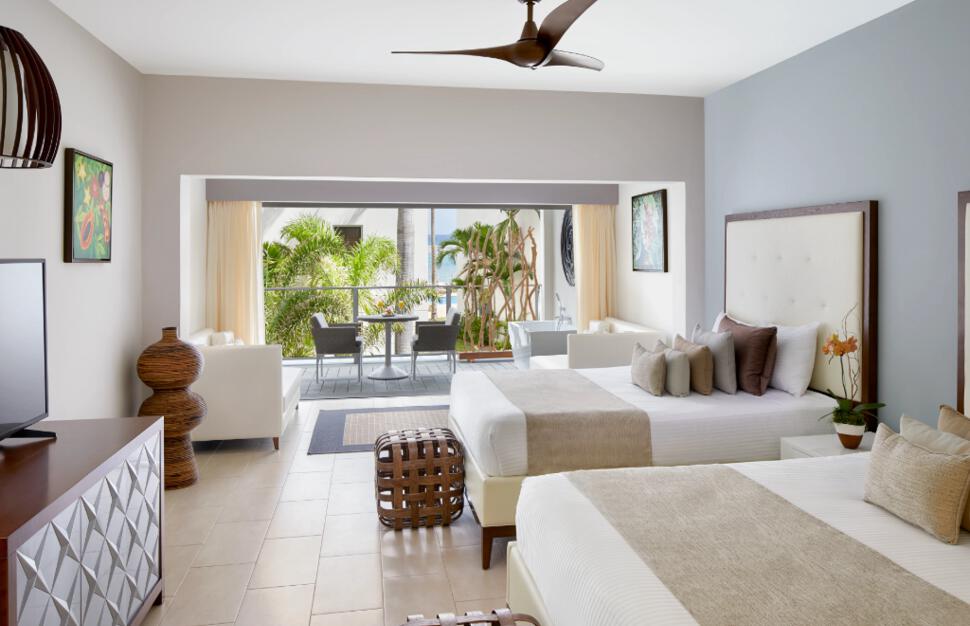 Junior Suite Ocean View with Soaking Tub