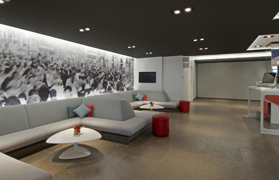 Lobby lounge