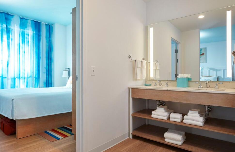 Standard Double Queen Room
