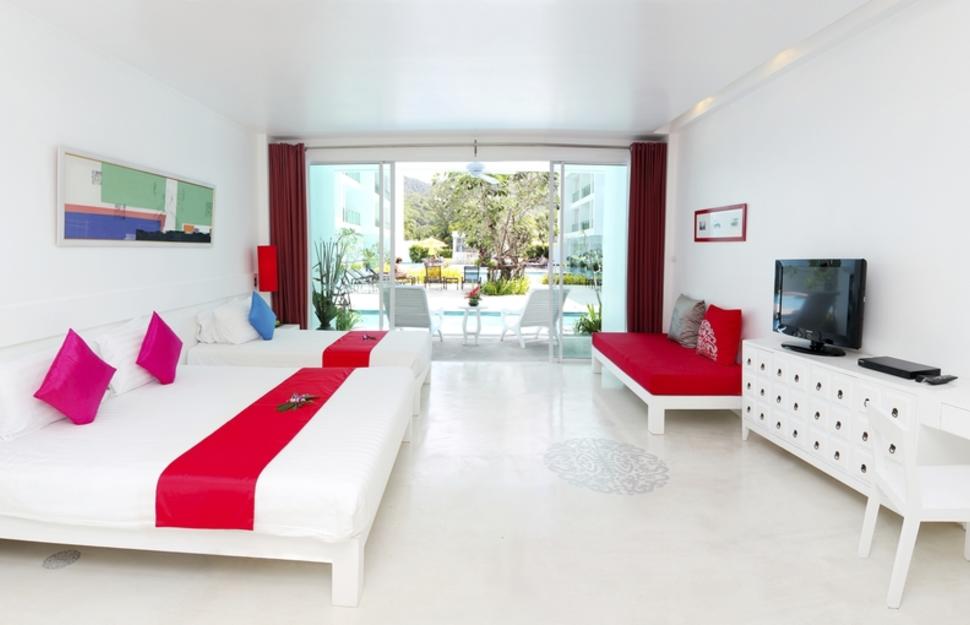 Deluxe Pool Access Room