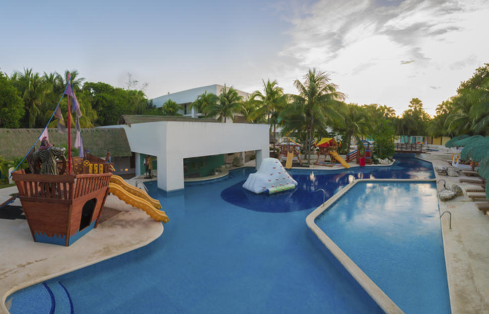 Kids' pirate pool