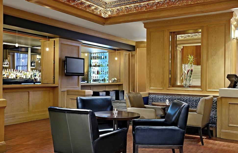 Roy's Lounge