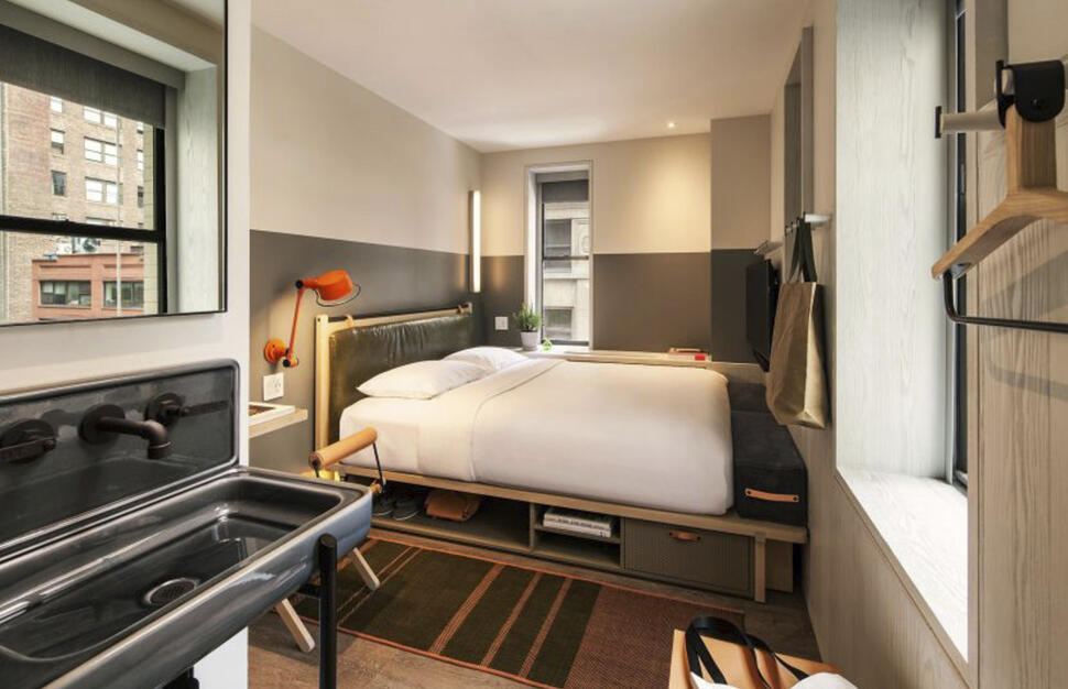 Corner King City View Room