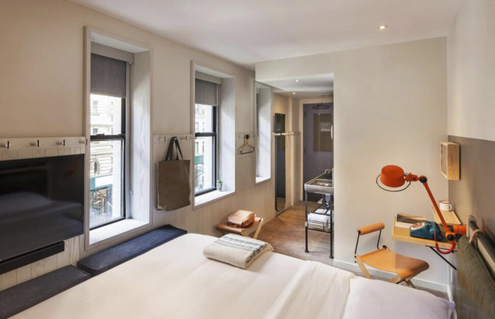 Corner King City View Room