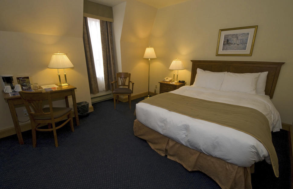 Standard, Queen Room