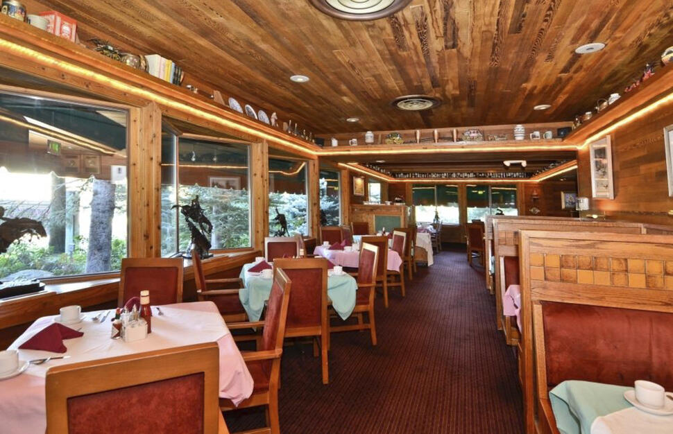 LewMarNel's Dinner & Breakfast