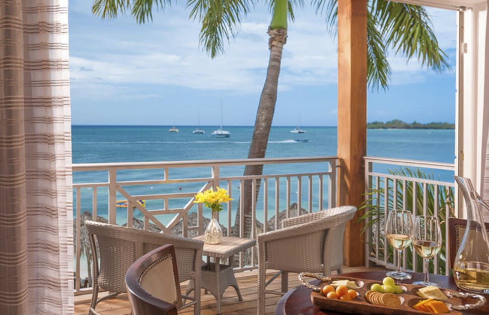 Paradise Honeymoon Beachfront Grande Luxe Club Level Room