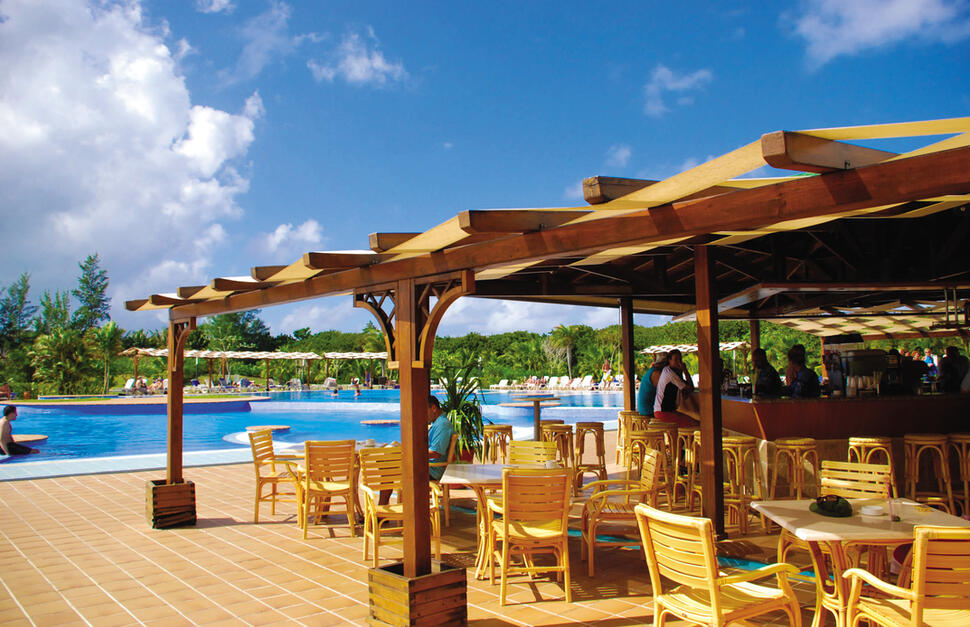 Pool bar
