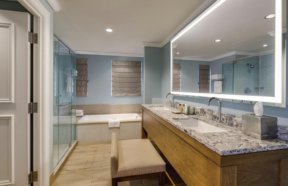 Bay Suite Bathroom