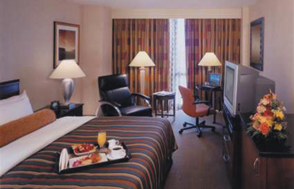 King bedroom at the Hilton Chicago O'Hare hotel, USA.