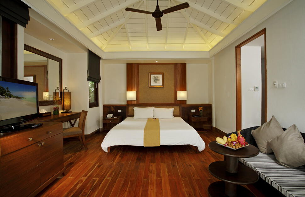 family deluxe pool villa