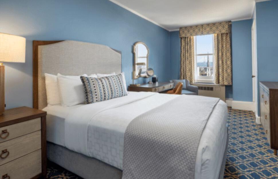 Deluxe King Room
