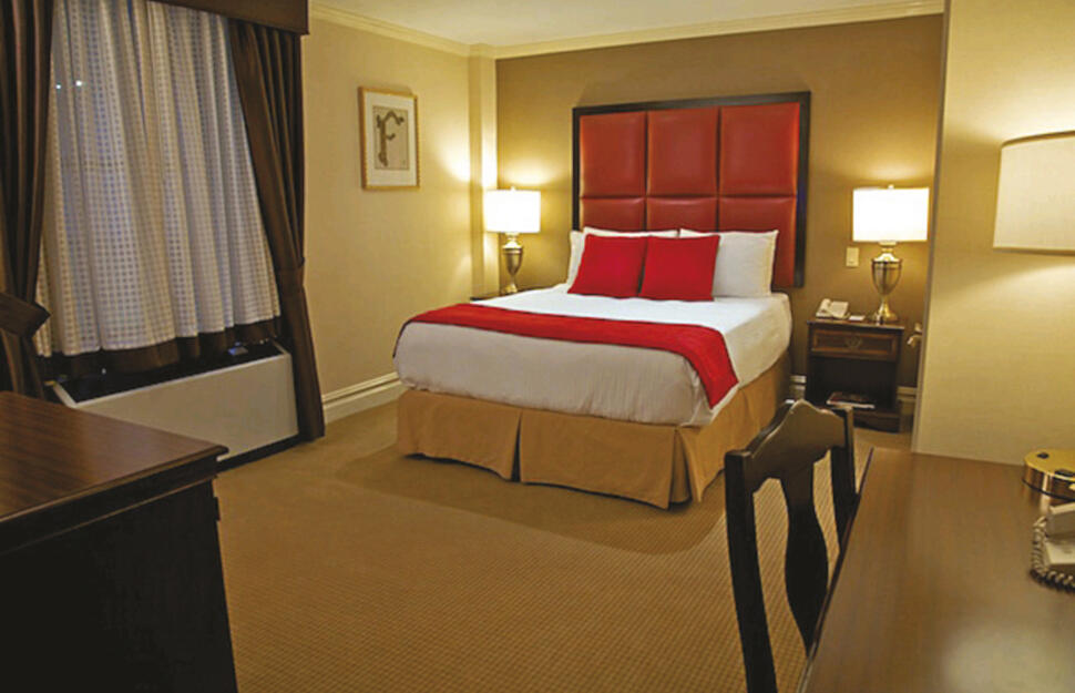 Deluxe Queen Room, Fitzpatrick Grand Central Hotel, New York, East Coast USA.