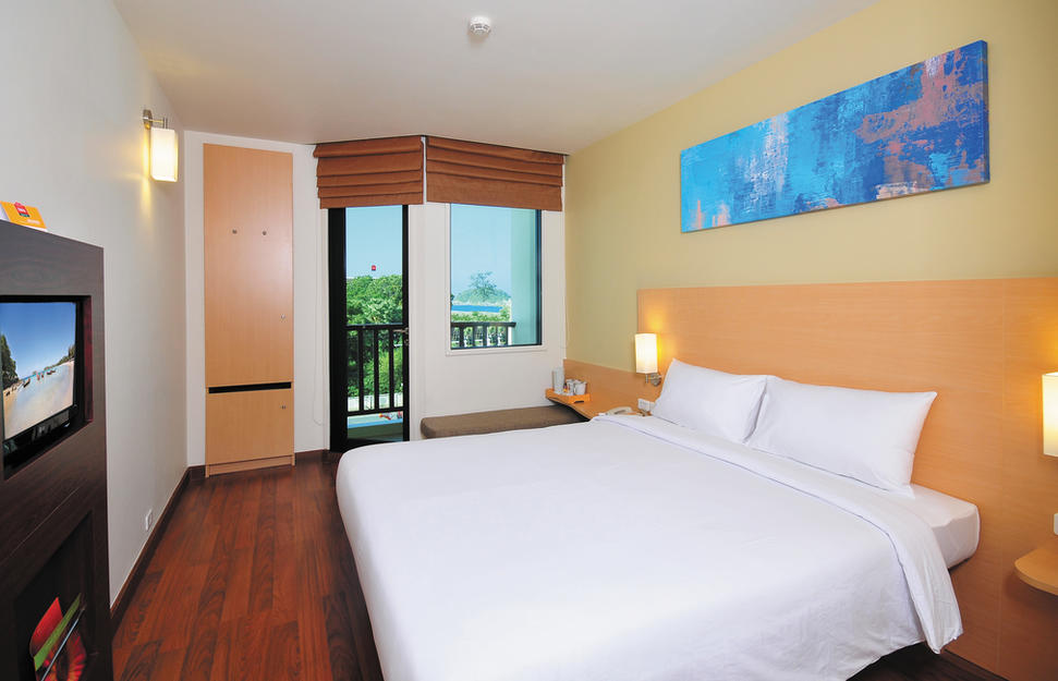 Standard King Room, Ibis Phuket Kata, Phuket, Thailand, Far East