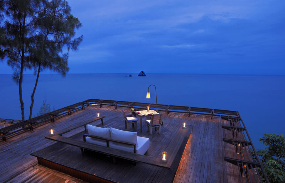 Dining on the Rocks