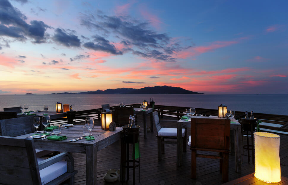 Dining on the Rocks