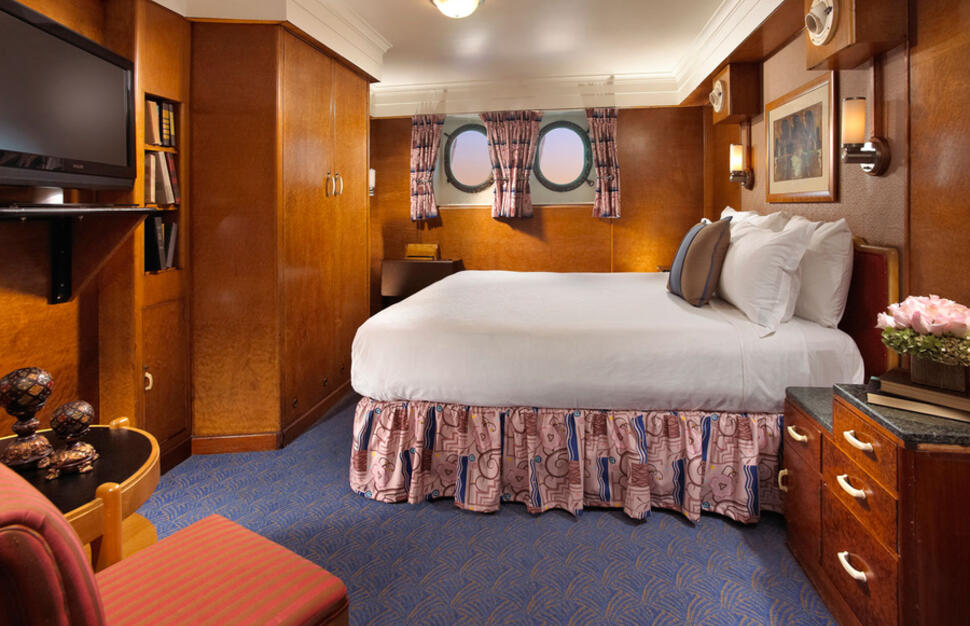 Deluxe Outside Stateroom