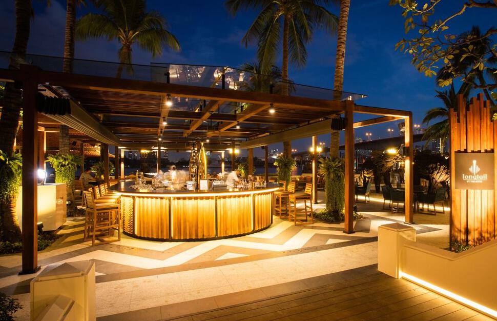 Long Tail Bar, Anantara Riverside Bangkok, Thailand