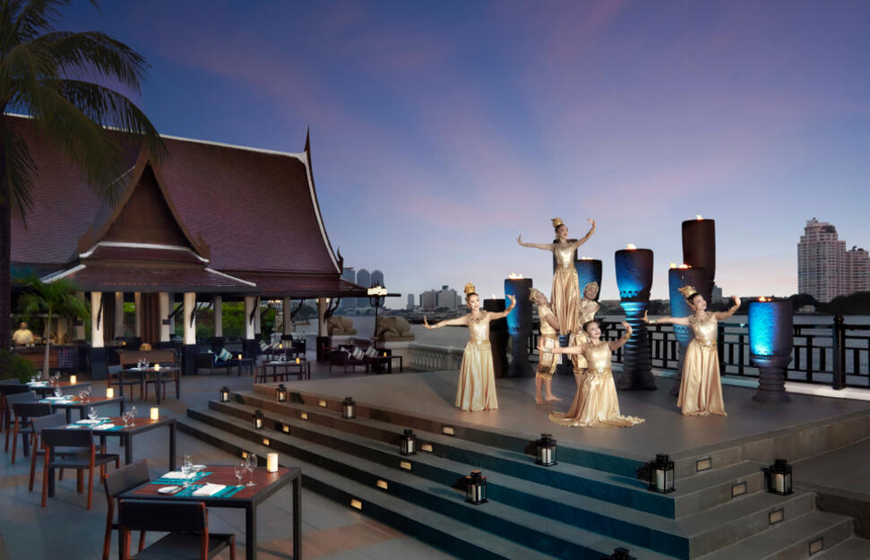 Manohra Dining Cruise, Anantara Riverside Bangkok, Thailand