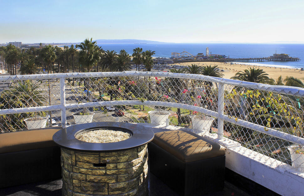 Onyx Rooftop Bar & Lounge