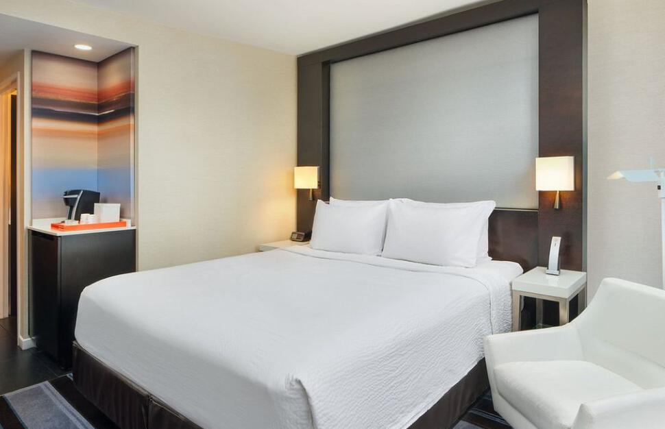 Bistro, Courtyard by Marriott Central Park, New York
