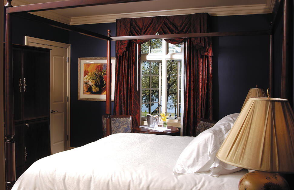 Standard bedroom at River Inn of Harbor Town, Memphis, Tennessee