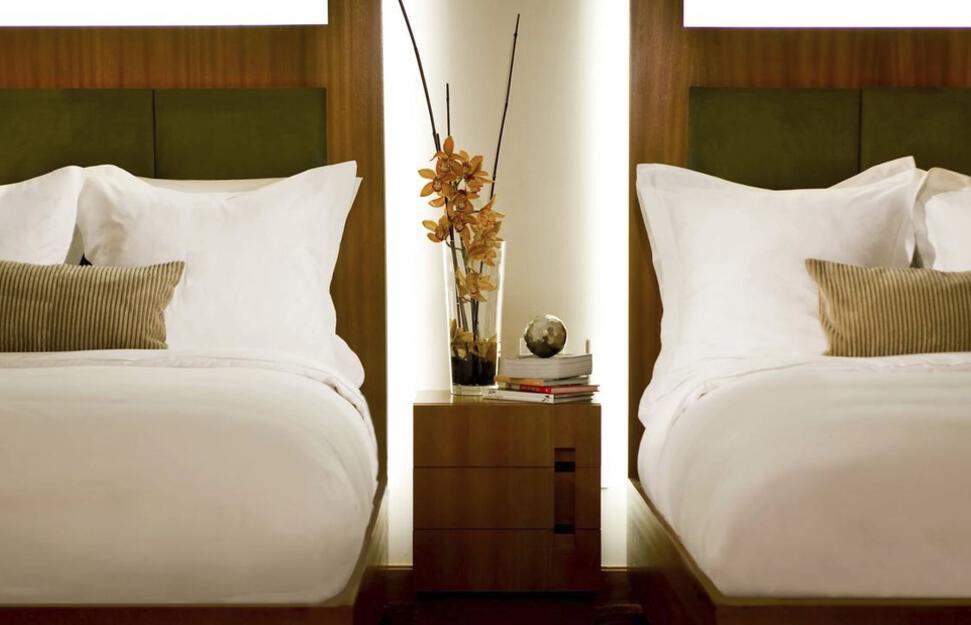 Superior king room, Renaissance Hotel 57