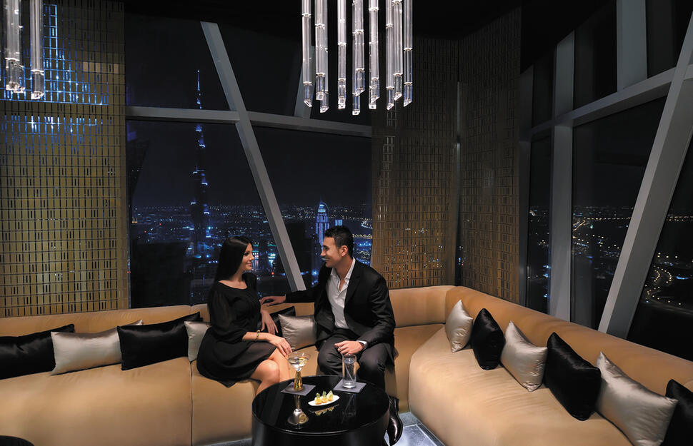 Deluxe Corner Suite