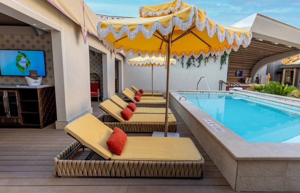 Azilo Pool