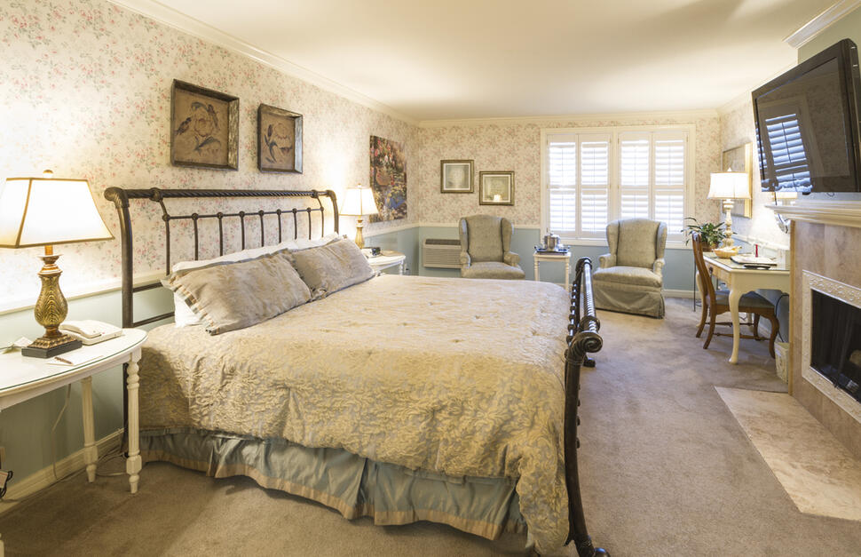 Deluxe King Room