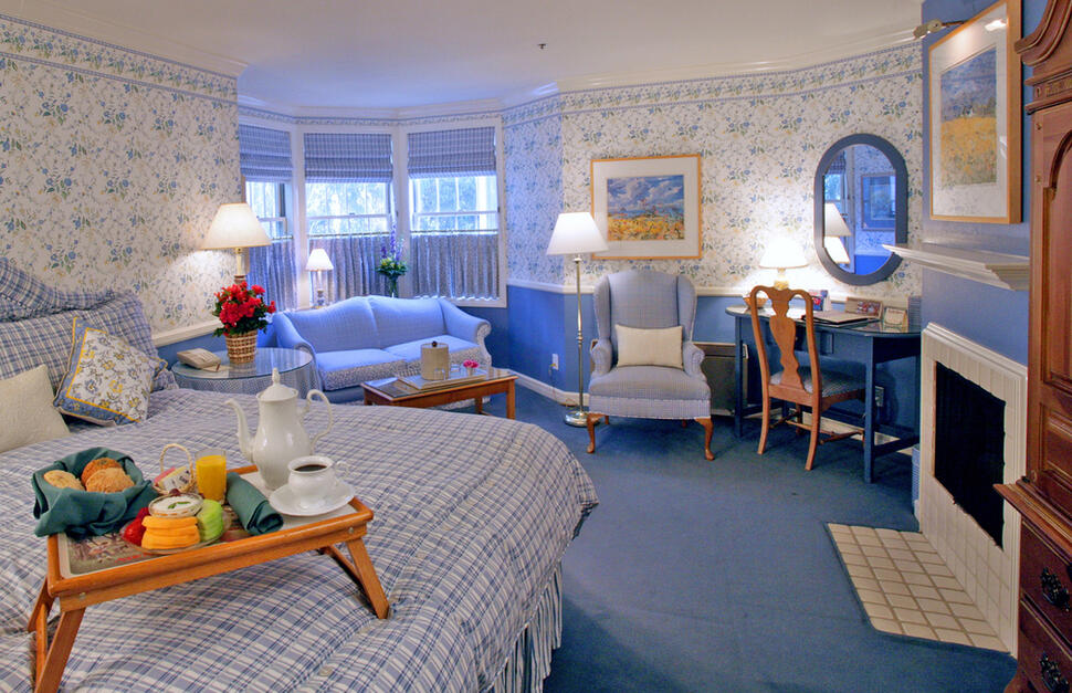 Upgraded Room, King Bed, Breakfast, Fireplace, Floral, Apple Farm, San Luis Obispo, California, USA, West Coast