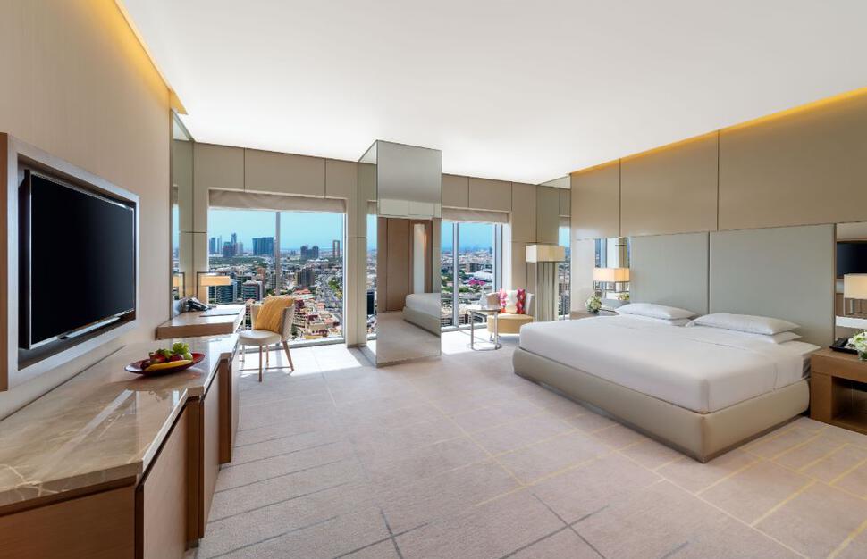 1 King Bed Deluxe