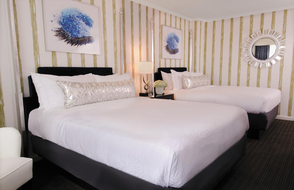 Deluxe 2 Queen Room