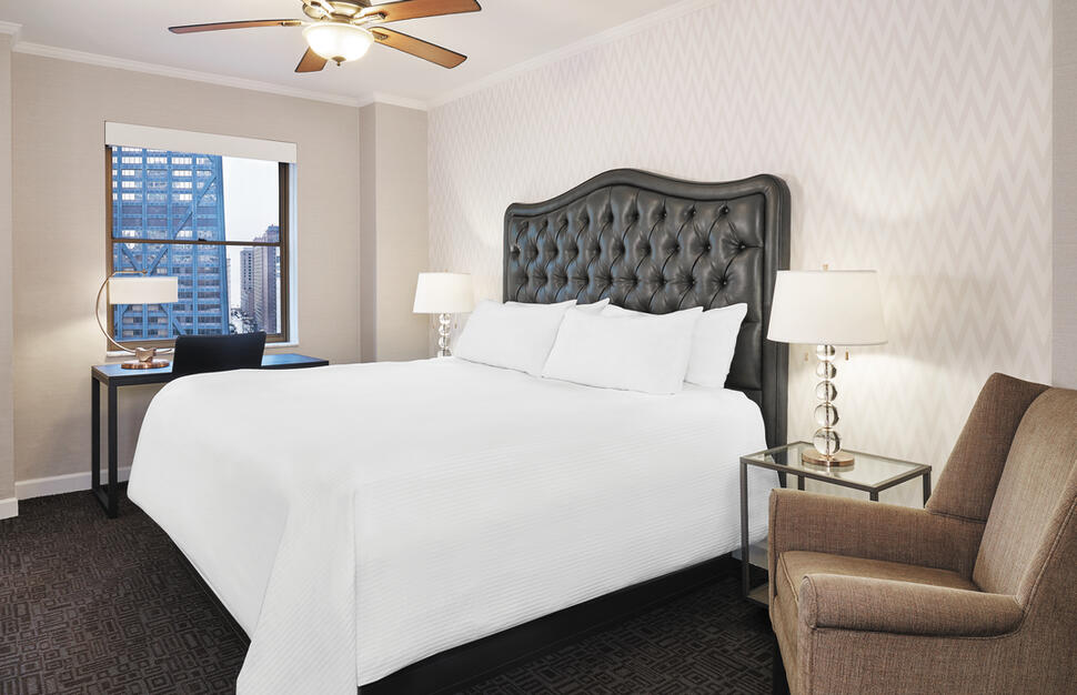 Deluxe King Room, The Tremont Chicago Hotel at Magnificent Mile, Chicago, East Coast, USA