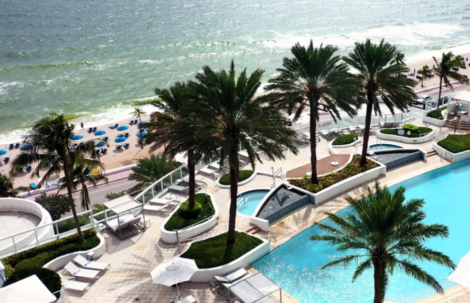 Ilios Restaurant Poolside Terrace, Hilton Fort Lauderdale, Fort Lauderdale, Florida, USA