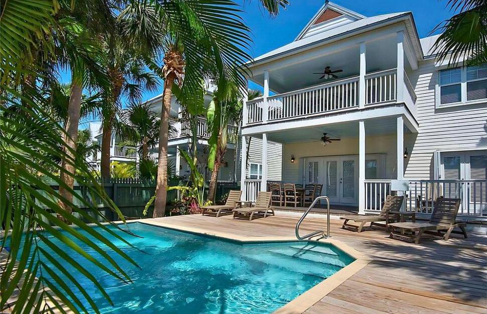 Villa with pool