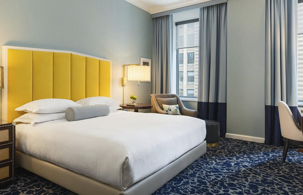 Standard King Room, Monaco Chicago A Kimpton Hotel, East Coast, Illinois, USA