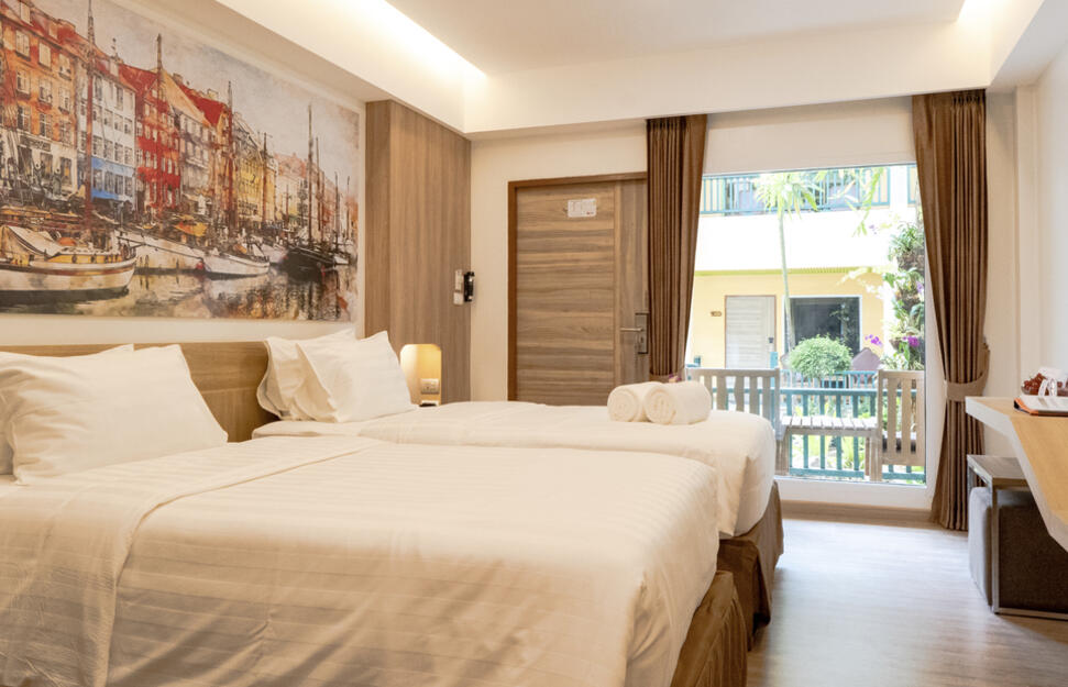 Deluxe Building Room