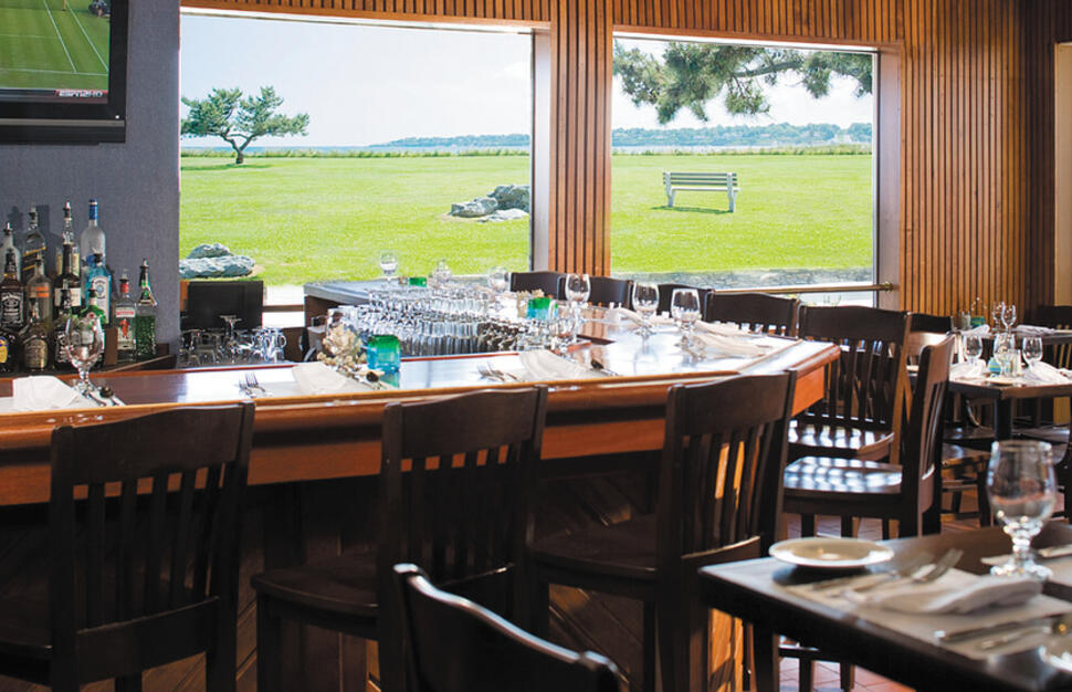 Hotel Bar, Newport Beach Hotel & Suites, Rhode Island, USA
