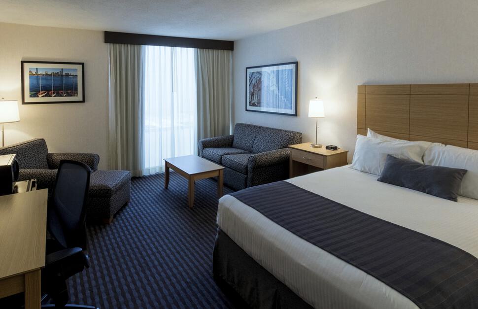 Queen Deluxe Room