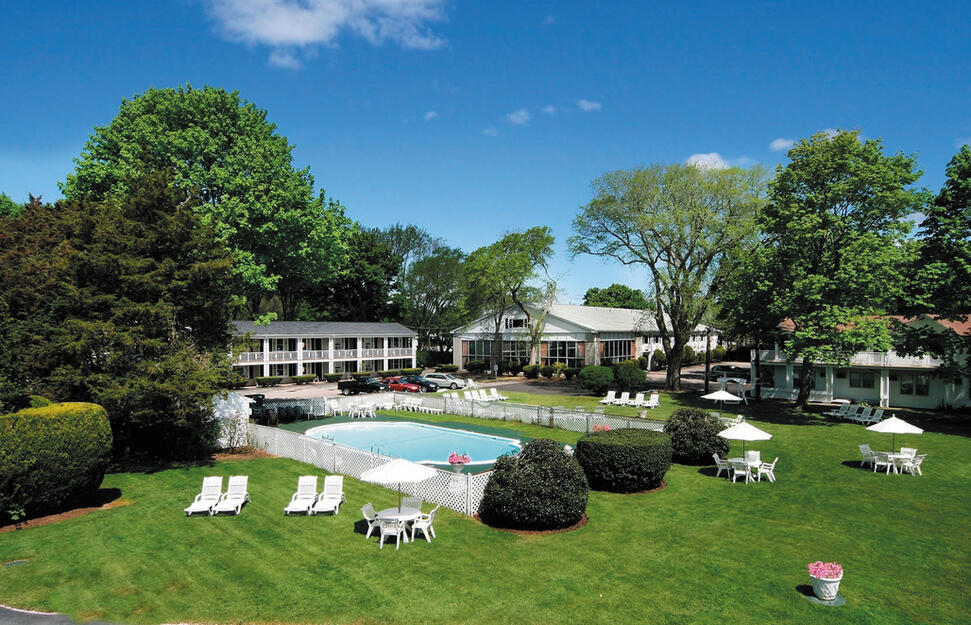 Outdoor pool, ShoreWay Acres Inn