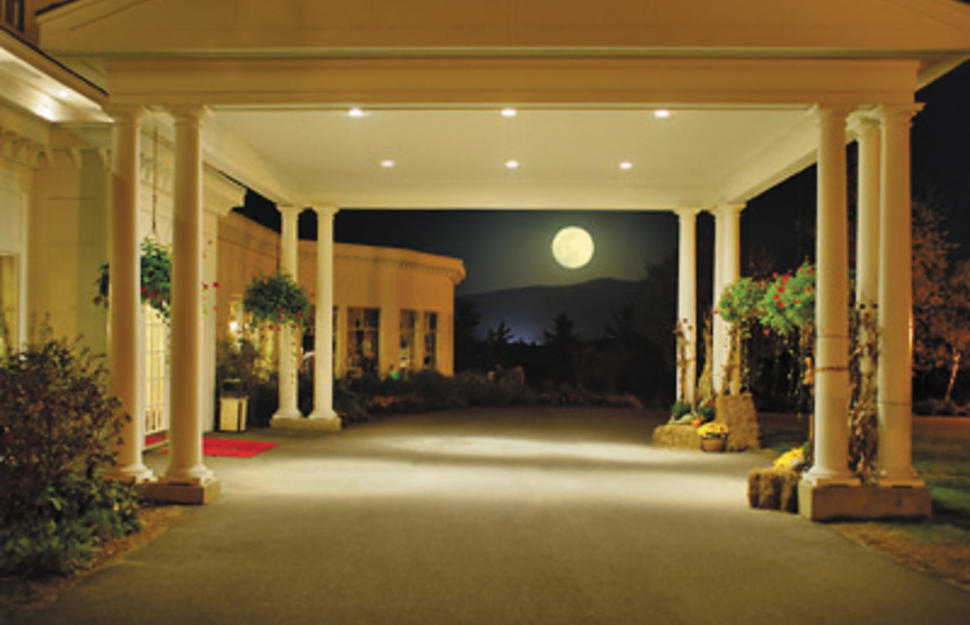 White Mountain Hotel & Resort