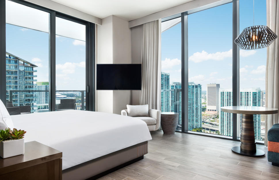 Corner King Room