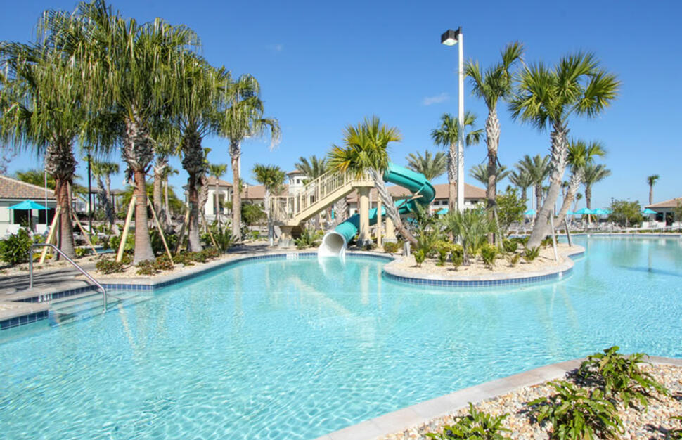 Lazy river pool