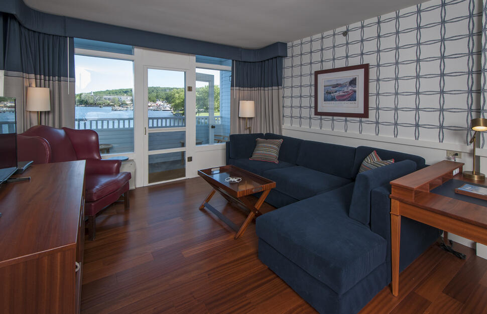 Lake View Queen Room