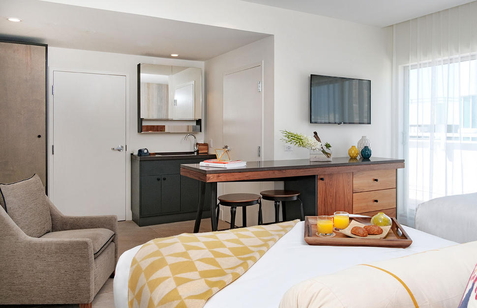 Premier King Room, king size bed, bedroom