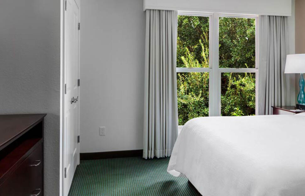 Poolside Suite, King size bed