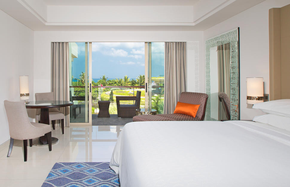 Deluxe Ocean Front Room