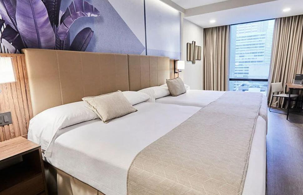 Deluxe 2 Queen Room