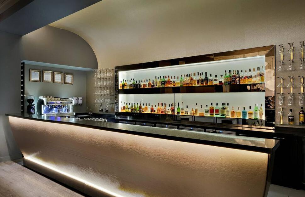 Hotel Bar